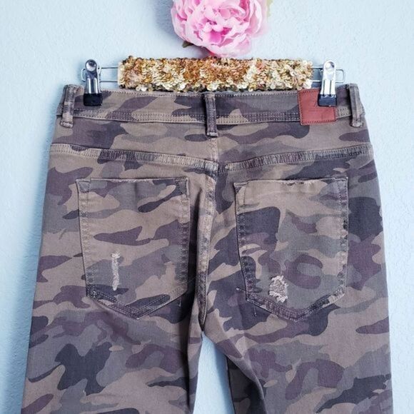 Zara Camouflage Distressed Raw Hem Jeans - Picture 8 of 9